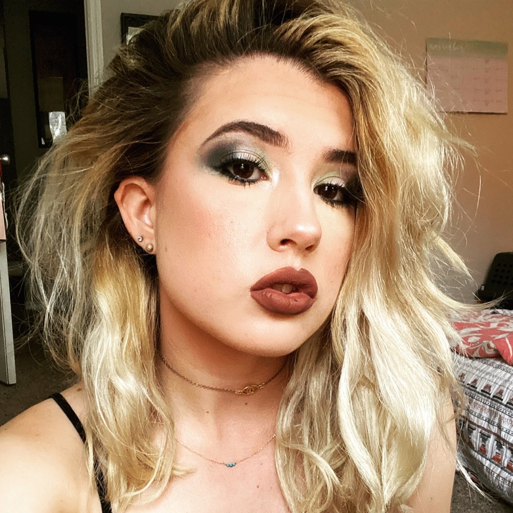 Meet your Posher, Emma